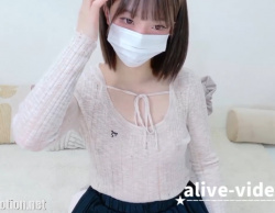 ショートヘア女子大生が全裸で色白綺麗な体をお股開いて電マとディルドでオナニー配信ｗｗｗ【ライブチャット無修正動画】の画像