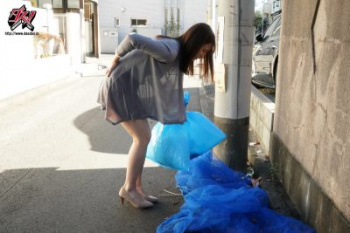 派遣マッサージ師にきわどい秘部を触られすぎて、快楽に耐え切れず寝取られました。 美谷朱里 エロマッサージ動画の画像