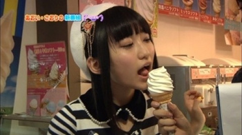 悠木碧 エロ画像!胸チラおっぱいが抜けるGIFがたまらんの画像