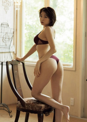 中村静香 Tバックが食い込むお尻がエッチなグラビア画像!の画像