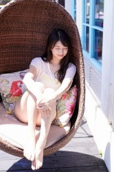 牧野真莉愛 足裏・足指の生足画像！の画像