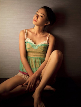 山本舞香 太もも・パンスト画像！生足美脚がたまらない！の画像