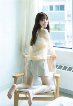 加藤史帆 足裏・足指の生足画像！裸足がたまらない！の画像