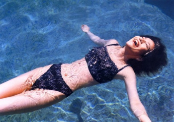 大石恵 ビキニ画像！若い頃の美しさと抜群スタイルがたまらない！の画像