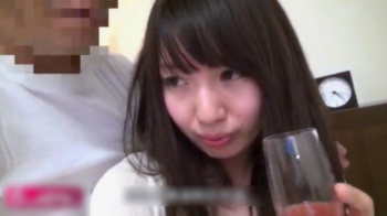 《人妻ナンパ》素人奥様が酔った勢いで寝取られセックス！の画像