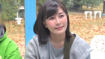 《マジックミラー号》エステのはずがエッチなマッサージをされて連続中出しされる四十路の美人人妻！ の画像