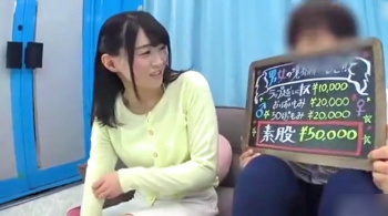 《マジックミラー号》素人女子大生が友達同士の男子と素股チャレンジしていたら挿入ハプニング！の画像