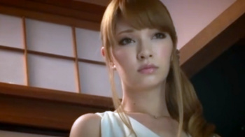 《ティア》プライドの高そうな巨乳美女がスケベな本性を見せて不潔な部屋でセックス！の画像