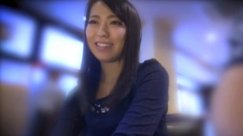 《人妻ナンパ》読者モデルのお仕事と称してクールな感じの素人奥様と中出しセックス！の画像