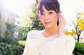 【人妻×中出し】巨乳Gカップ！2人の子持ちスレンダー美人ママ(27)が初対面チ◯ポに中出しさせてしまうｗｗｗの画像