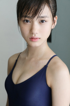 【画像】モーニング娘 横山玲奈のスク水姿って異様にエロいよなの画像