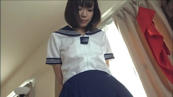 【画像あり】グラドル鎌田紘子さん(30)、スカートが上に上がってるのに気づかず、パンツ丸見えの状態で外を歩いてたの画像
