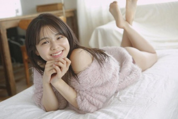 NGT48 本間日向ちゃん、インスタにケツ丸出し写真を投稿の画像