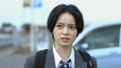 【悲報】カリスマ女優 平手友梨奈さん、激ヤセ。これはもう別人だろ…の画像