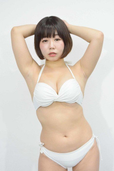 B85W60H88、合法すぎるロリがグラビアDVDデビューの画像
