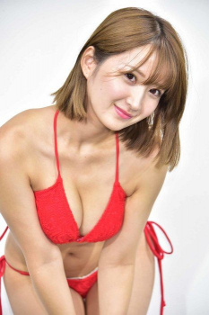 B85W60H88.5、空手初段でえっちなスレンダーボディのグラドルの画像