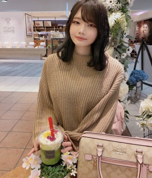 【悲報】陰キャ女子、脱いだら爆乳だったｗｗの画像