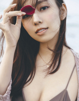 【画像】乃木坂46 新内眞衣（29）セクシーなビキニカット公開！の画像