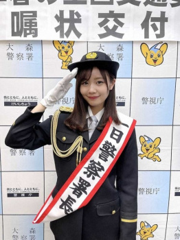 【画像】元ミス同志社でフリーアナウンサーの杉浦みずきさん(24)が大森警察署で一日警察署長の画像