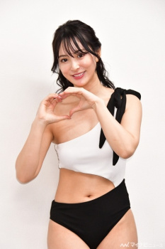 B84W58H88、清純な顔立ちで抜群スタイルのグラビアアイドルの画像