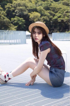 【画像】井手上漠くん、超ミニホットパンツを履いて脚を丸出しにしてしまうの画像