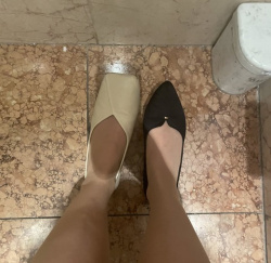 【画像あり】テレ東の女子アナ、左右違う靴を履いたまま1時間も電車に乗っておしゃれなフレンチレストランに来てしまうの画像