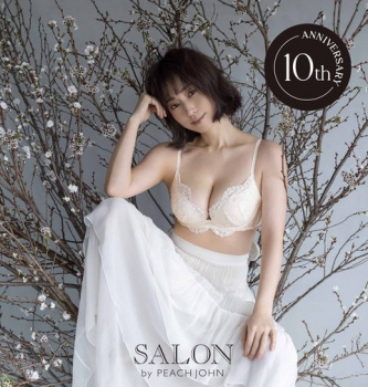 【画像】MEGUMI（41）がランジェリー姿を公開。全盛期と変わらないわがままボディを披露の画像