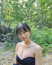 デカい…NMB48 上西怜（22）、谷間あらわな水着姿披露！の画像