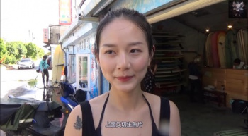 【画像】たまたまビーチに来た面識のない男女を対面させてカップル成立させる海外の番組、エロすぎるの画像