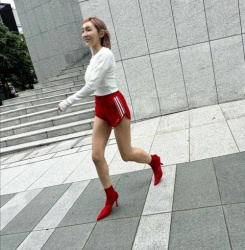 【画像】加護亜依さん(36)、体操服で街を闊歩してしまうの画像