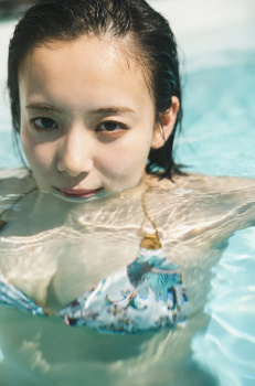 【画像】岡田紗佳さん(30)5年ぶりの写真集発売の画像