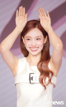 【画像】TWICEナヨンちゃん(28)、ビジュアルを完璧に仕上げてくるの画像