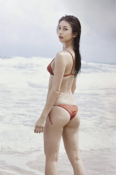 牧野真莉愛ちゃんがまたお尻丸出しにさせられてるの画像