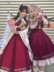 声優の上坂すみれさん、コスプレイヤーと「東方Project」のコスプレを楽しむの画像