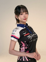 岡田紗佳、“おっぱい役満ボディ”が強調された新ユニフォームが話題「スタイル良すぎ」「モデルさんだよ~」の画像