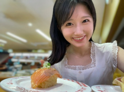 【画像あり】高校大学と慶應の東大女子院生「人生初のスシロー」 やっぱ金持ちは回転寿司に行かないのか?の画像