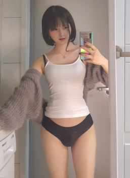 【画像】ベトナムまんさん、エチエチ自撮りをアップしてしまうwの画像