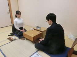 【画像】女流棋士、美人すぎて対局集中出来ないの画像