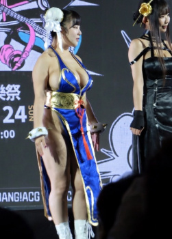 【画像】不知火舞っぽい感じのリアル春麗が発見されるの画像