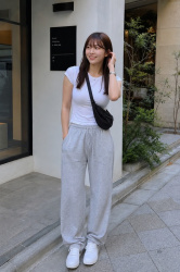 【画像】最近のまんさん、ガチで全員この格好してるwwwwwwwwwの画像