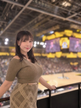 【画像】めちゃくちゃおっぱいアピールしてくる地方女子アナが発見されるの画像