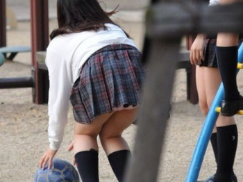 思わずドキッとするエッチなパンチラ！ミニスカ女子高生たちのリアルな下着がエロいパンチラ盗撮画像の画像