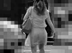 あまりにも透け透け！街中で一般の女性たちを赤外線カメラで盗撮した透けパンエロ画像の画像