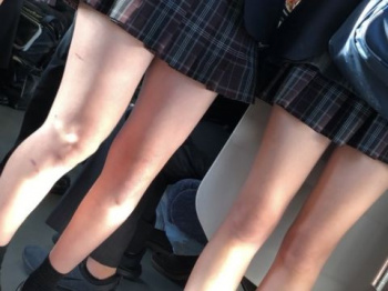 女子高生たちの健康的でむちむちな太ももに心奪われる…頬ずりしたくほどセクシーな美脚エロ画像の画像