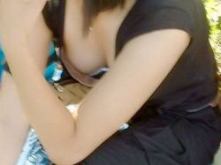 おっぱいの大きな女性の胸チラって迫力が桁違い…無防備な巨乳娘の谷間エロ画像の画像