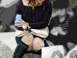 ドキッとするほどエロい！色気たっぷり人妻さんのパンツまる見えハプニングエロ画像の画像