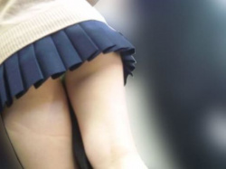 女子高生たちのむちっとした太ももやお尻のお肉がエロい…成長期の下半身に欲情する街撮りエロ画像の画像