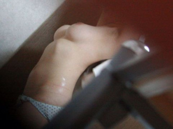 女性たちが無防備に着替えている様子が色っぽい…臨場感溢れる覗きエロ画像の画像