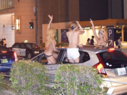 SNSで大炎上！エロエロなギャルたちが悪ノリして大暴走！破廉恥なおふざけエロ画像の画像