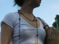 お姉さん…乳首透けてますよ！？ぷっくり膨らんだチクポチがいやらしい透け乳首エロ画像の画像